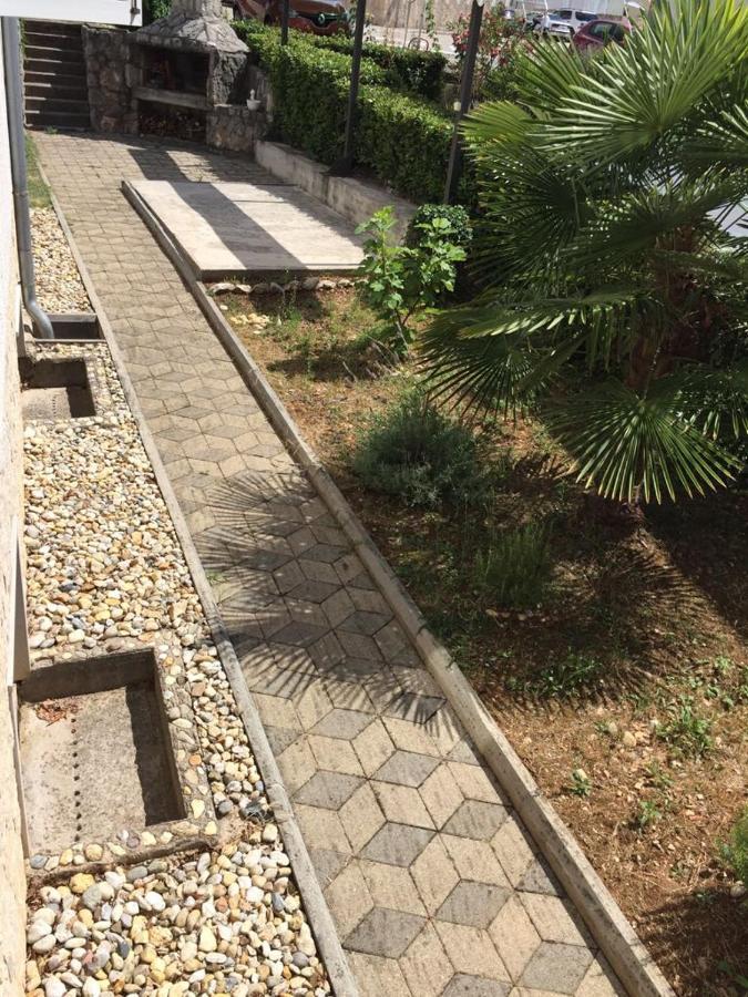 Apartmani Ana Malinska Εξωτερικό φωτογραφία