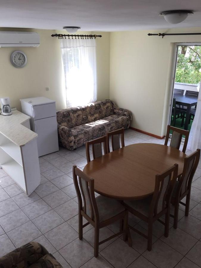 Apartmani Ana Malinska Εξωτερικό φωτογραφία