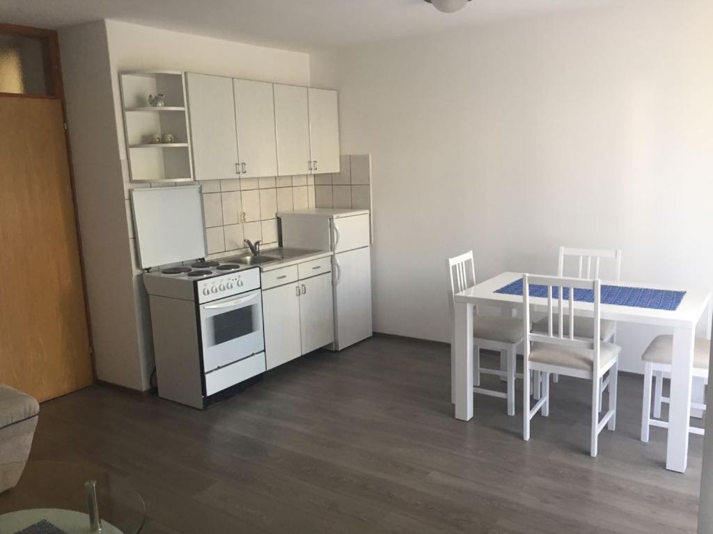 Apartmani Ana Malinska Εξωτερικό φωτογραφία