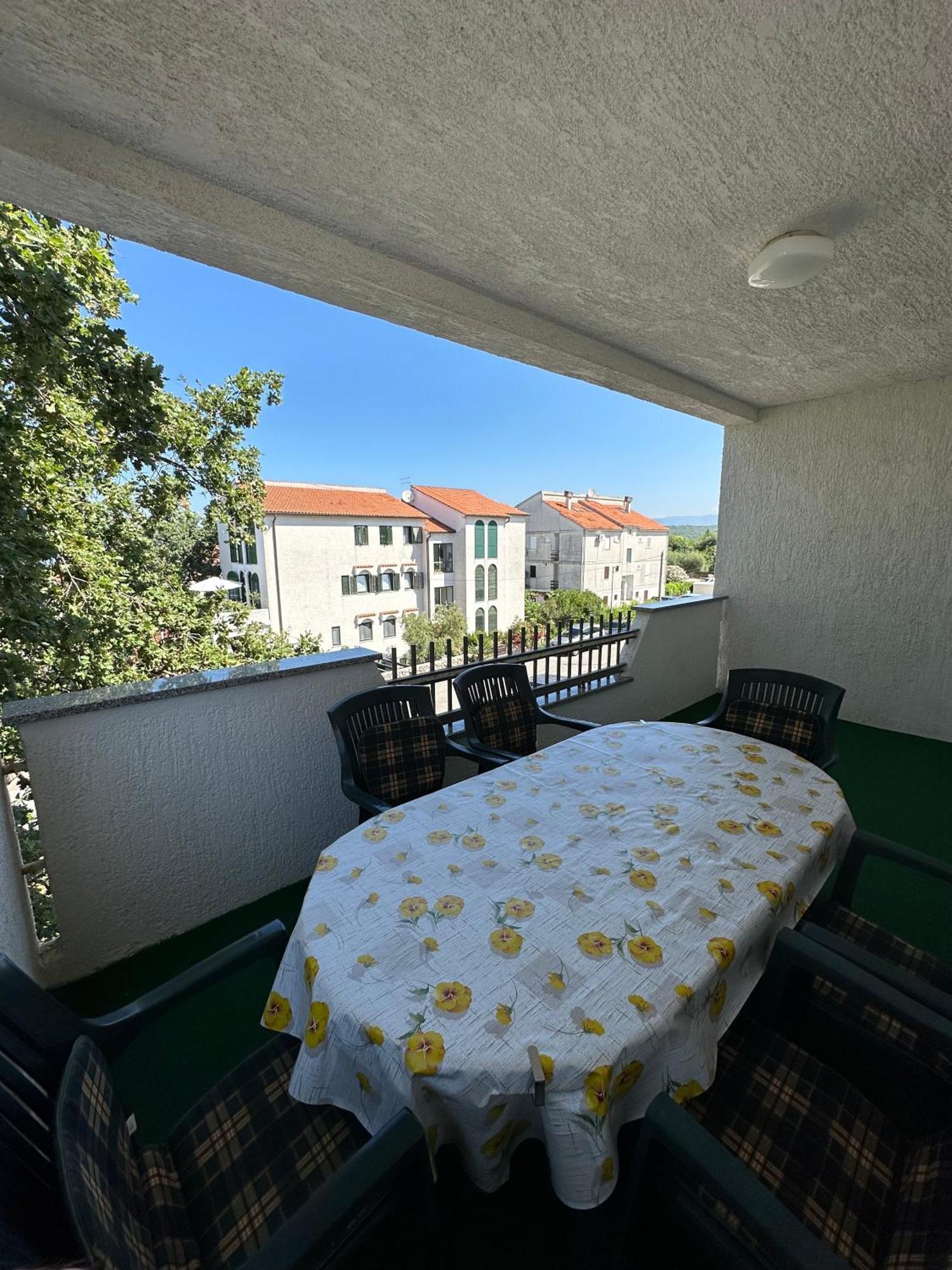 Apartmani Ana Malinska Εξωτερικό φωτογραφία